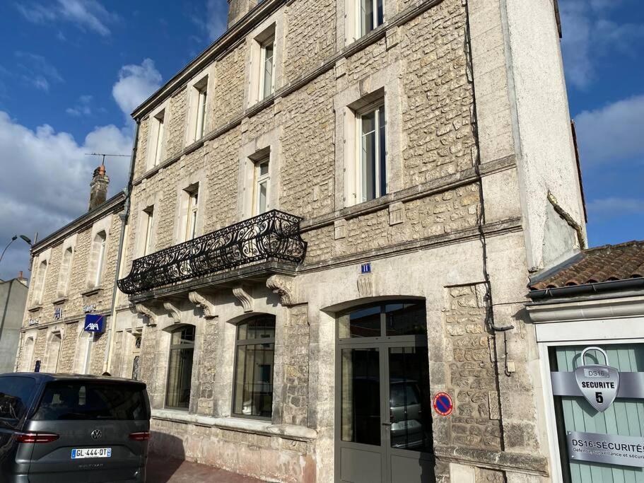 Duplex Type Loft Centre Ville * Clim * Wifi * Haut De Gamme * Angouleme Luaran gambar