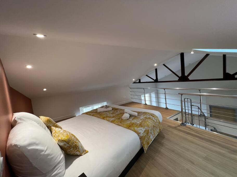 Duplex Type Loft Centre Ville * Clim * Wifi * Haut De Gamme * Angouleme Luaran gambar